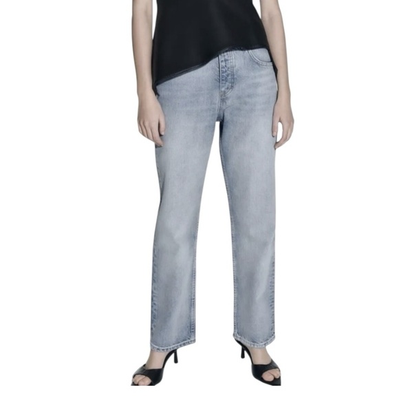 NWT ZARA Mid Rise Cropped Straight Leg Light Blue Denim Jeans 8 Relaxed Fit Crop - Picture 2 of 11